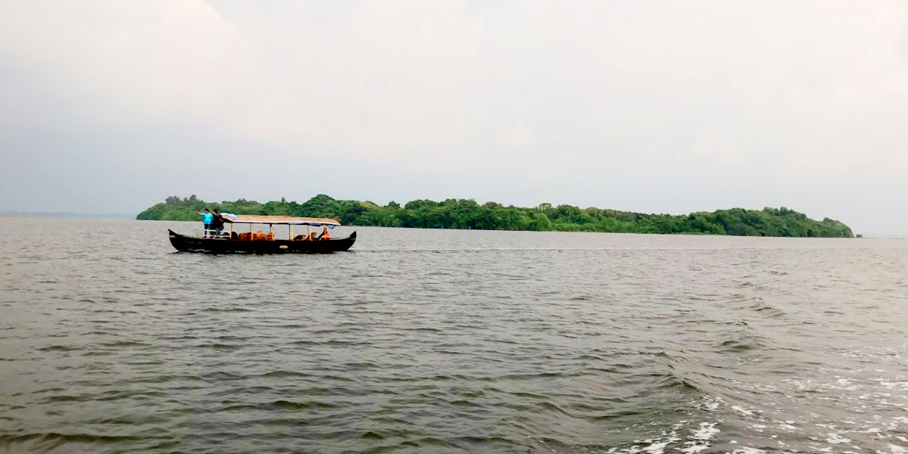 Pathiramanal Island Alappuzha Images