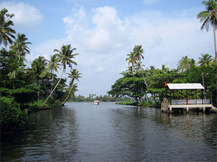 Punnamada Lake, Alappuzha

 Images